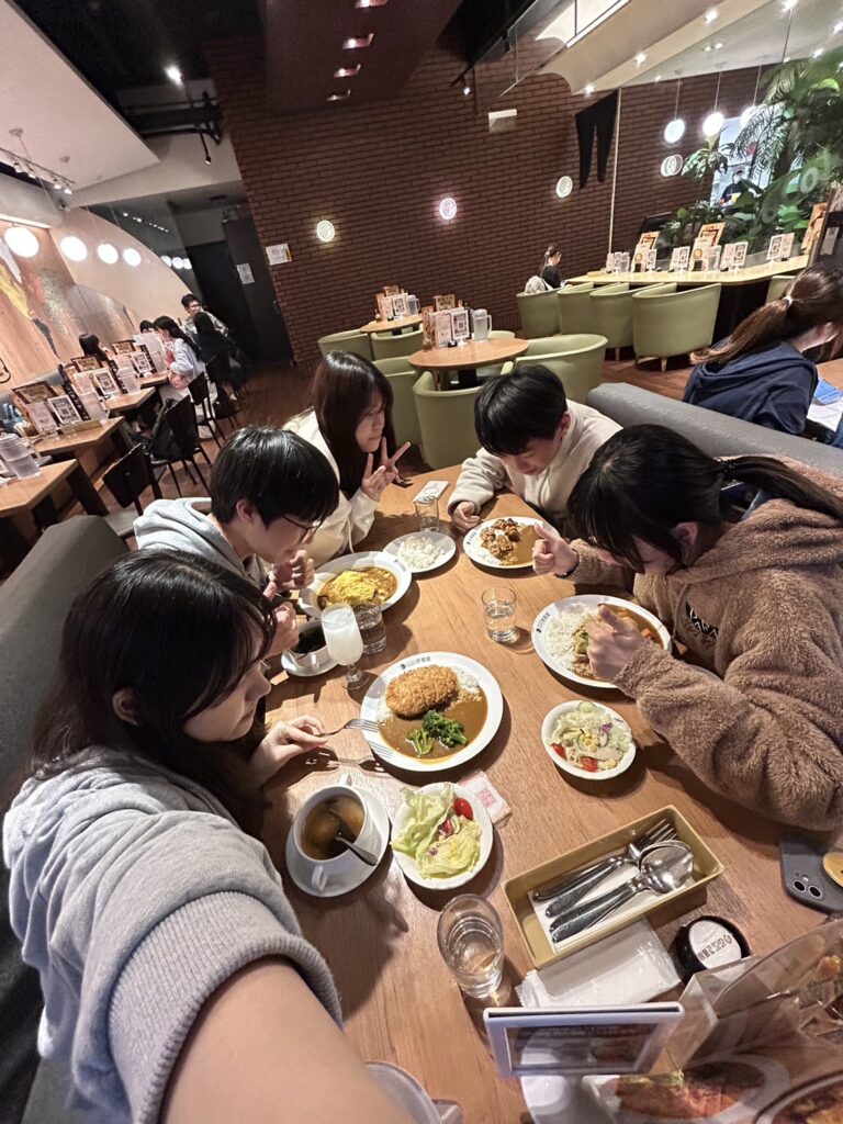 跟朋友們吃飯